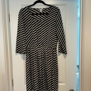 Like new zig zag pattern knee length dress